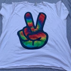 White XXXL tee with rainbow peace sign